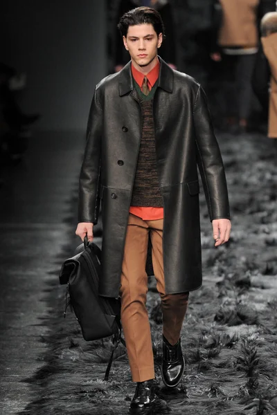 Look 15